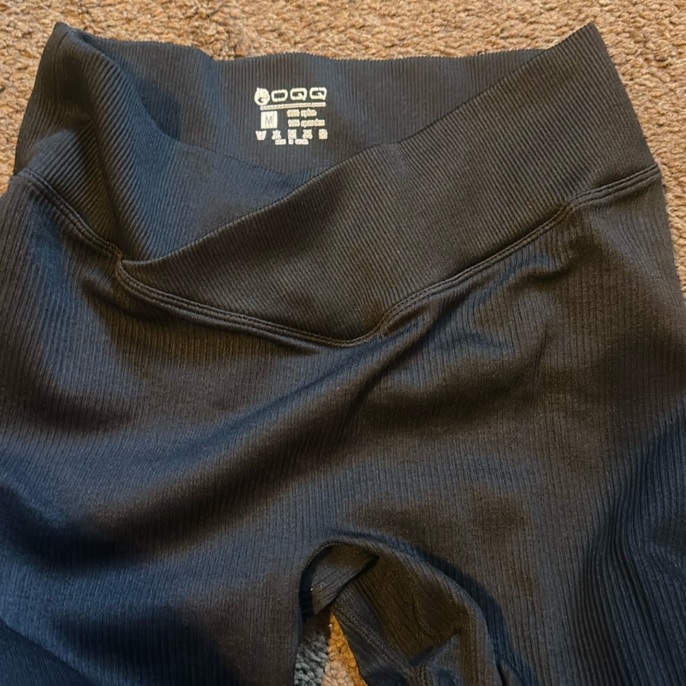 Oqq v cut leggings